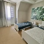 Le Sanchez